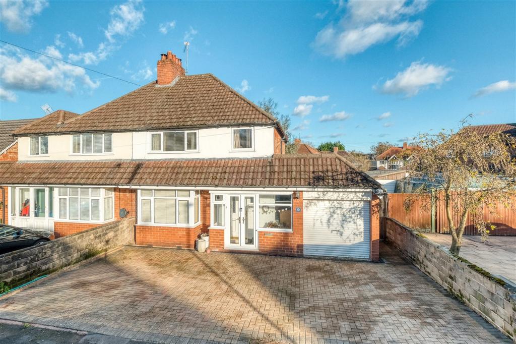 Meadowfield Road, Rubery, Birmingham, B45 9BZ 3 bed semidetached house