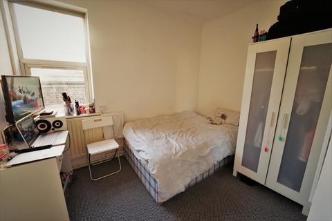 2 bedroom flat to rent - Flat 2, 122 Foxhall Road, Forest Fields, Nottingham, NG7 6LH