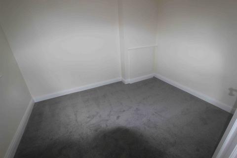 2 bedroom flat to rent, MAIDENHEAD,   ST MARKS ROA,   UNFURNISHED