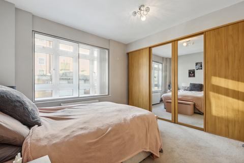 3 bedroom flat to rent, Portsea Hall, Portsea Place, London