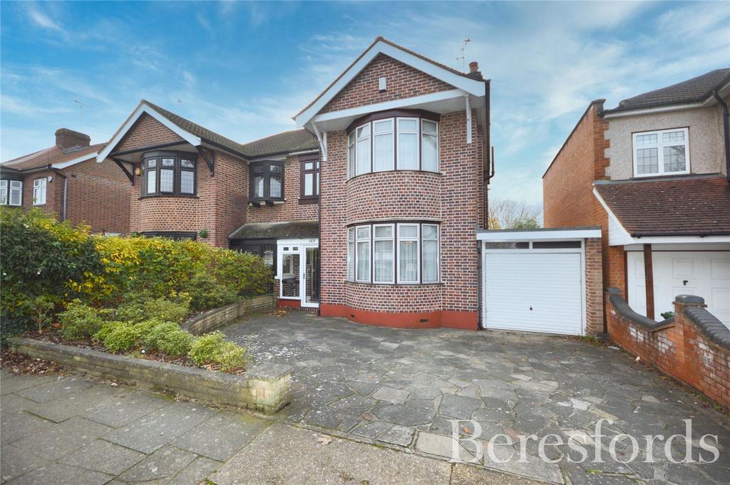 Lodge Avenue, Gidea Park, RM2 3 bed semidetached house for sale £650,000