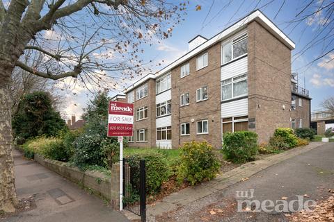 2 bedroom flat for sale - Hedgemoor Court, Castle Avenue, Highams Park, E4