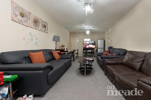2 bedroom flat for sale - Hedgemoor Court, Castle Avenue, Highams Park, E4
