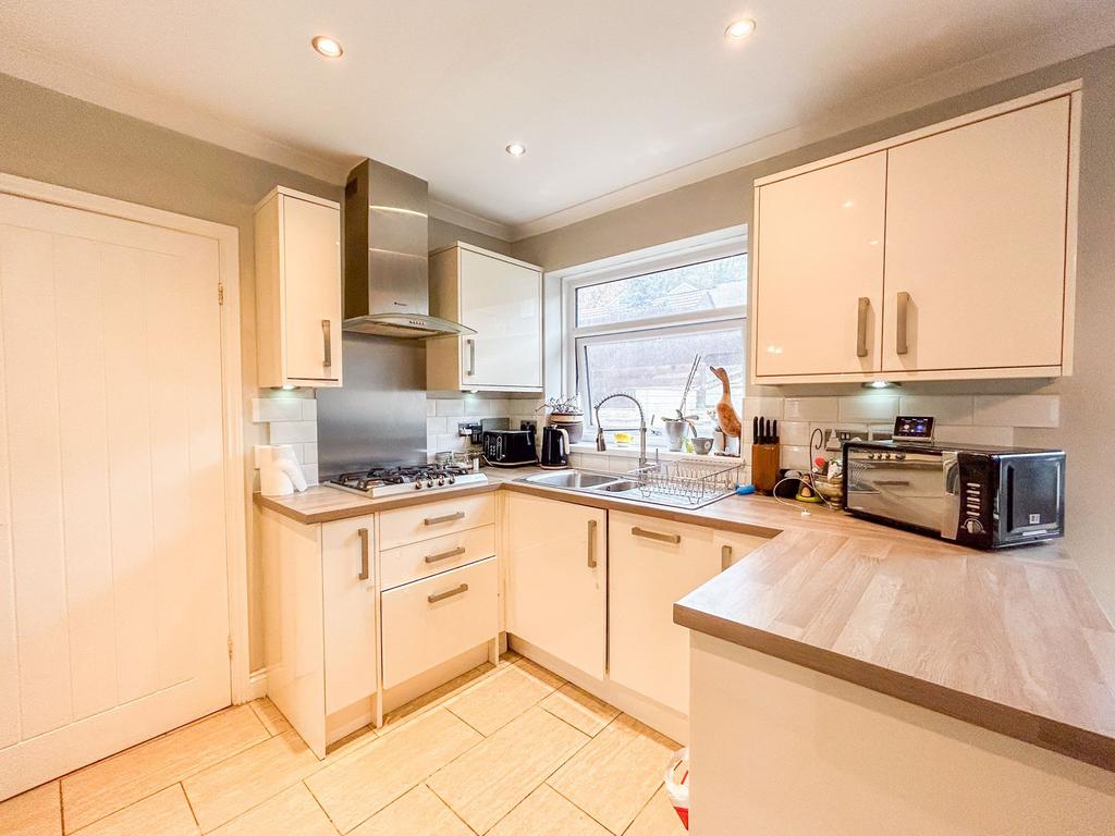 Glanwern Avenue, Newport, NP19 3 bed semidetached house for sale £