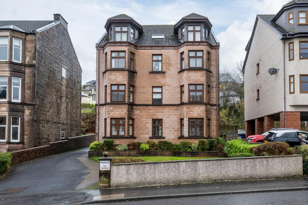 Manor Crescent, Gourock, PA19 2 bed flat £150,000