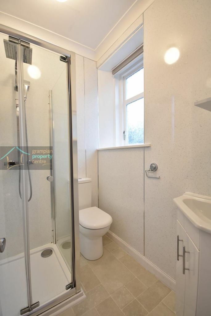 Shower room .JPG