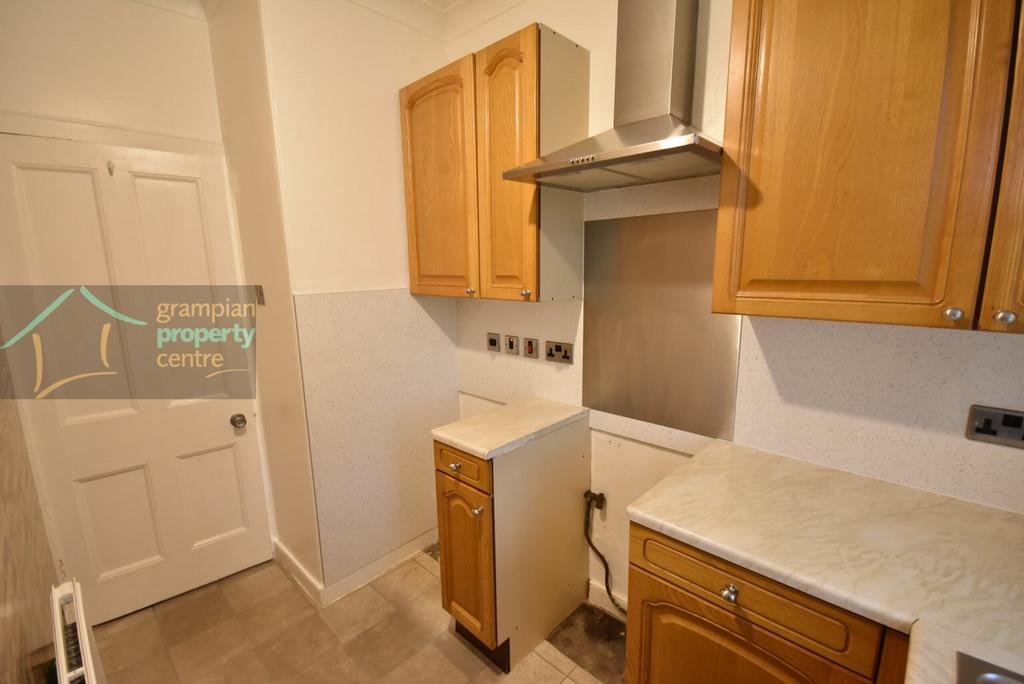 Kitchen 3 .JPG