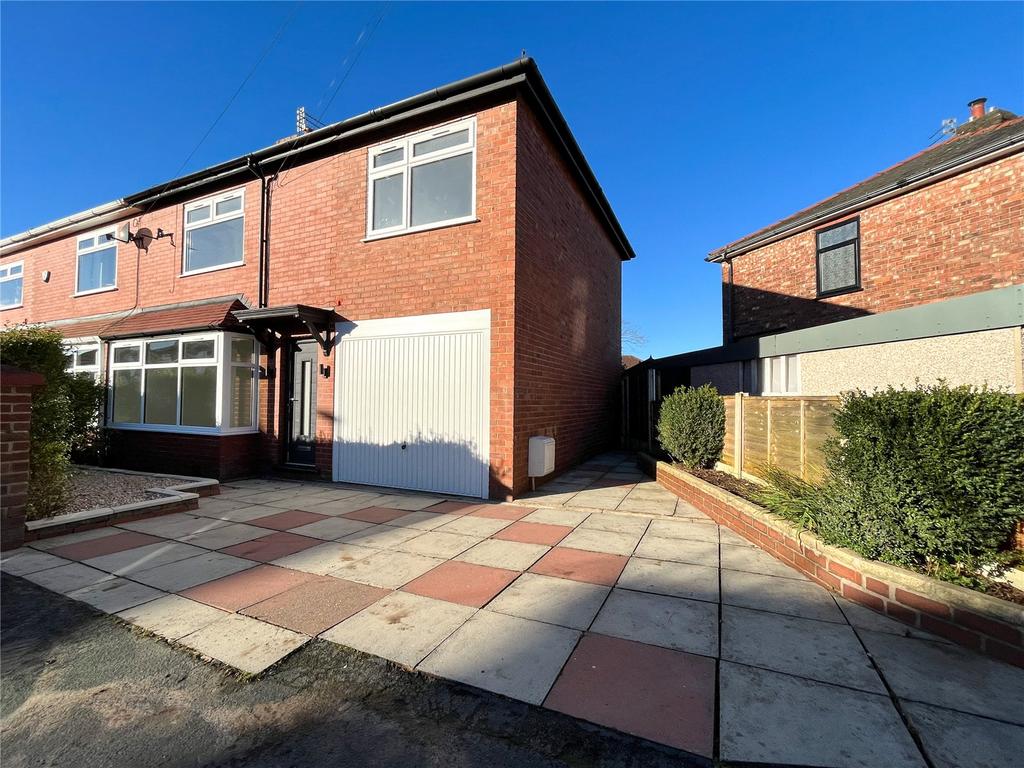 Wilshaw Grove, AshtonunderLyne, Greater Manchester, OL7 4 bed semi