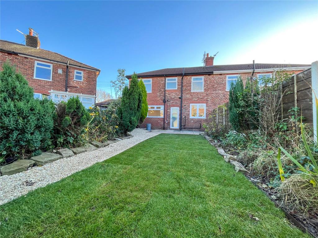 Wilshaw Grove, AshtonunderLyne, Greater Manchester, OL7 4 bed semi