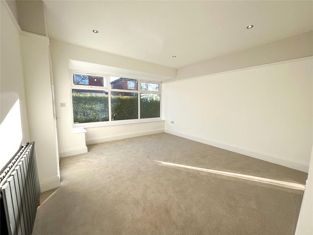 Wilshaw Grove, AshtonunderLyne, Greater Manchester, OL7 4 bed semi