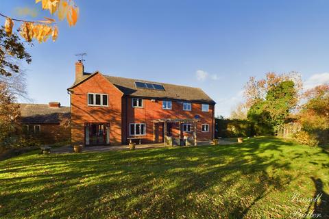 5 bedroom detached house for sale, Shepperds Close, North Marston