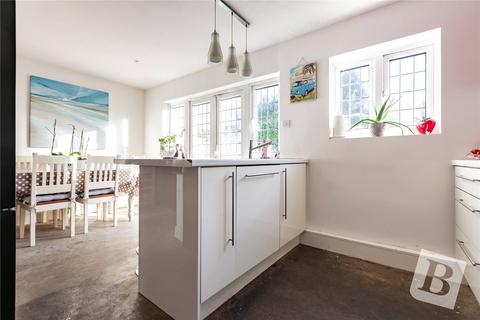 32 Havering Drive, Romford, RM1 4BH