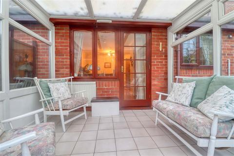 12 Bernard Close, Kirby Cross, Frinton-on-sea, CO13 0TP