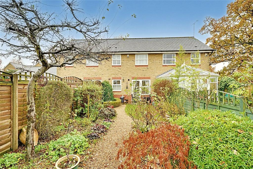 Fleming Drive, London, N21 2 bed terraced house £495,000