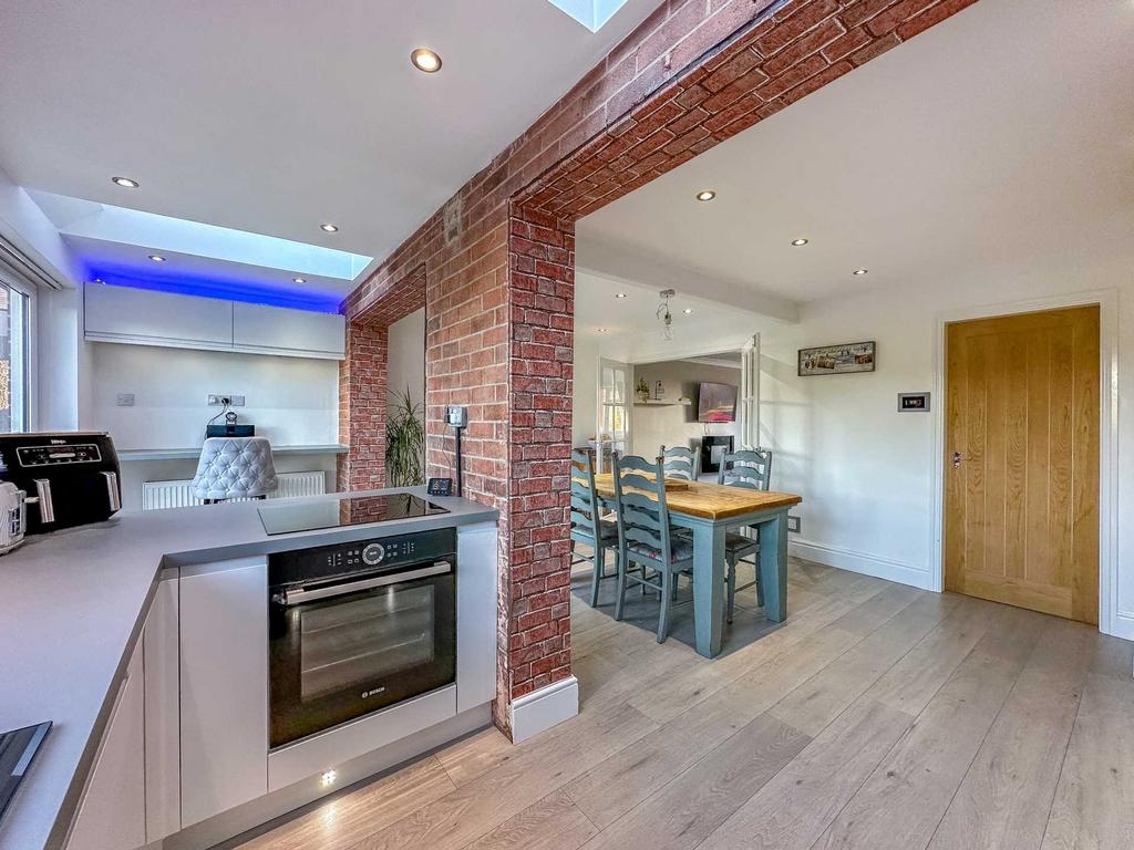 Quarryfields, Mirfield 4 bed detached house for sale £365,000