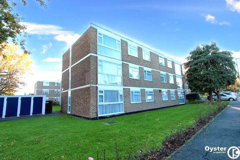 2 bedroom flat to rent, Stratton Close, Edgware, HA8