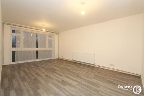 2 bedroom flat to rent, Stratton Close, Edgware, HA8