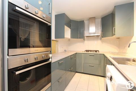 2 bedroom flat to rent, Stratton Close, Edgware, HA8