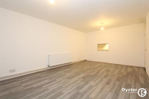 2 bedroom flat to rent, Stratton Close, Edgware, HA8