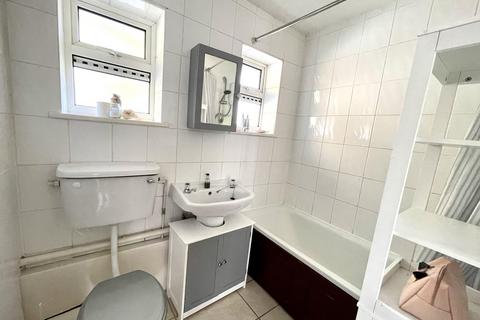31 Brookers Close, Ashtead, KT21 2JS