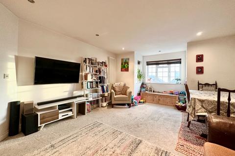 2 bedroom flat for sale - Central Avenue, Telscombe Cliffs BN10