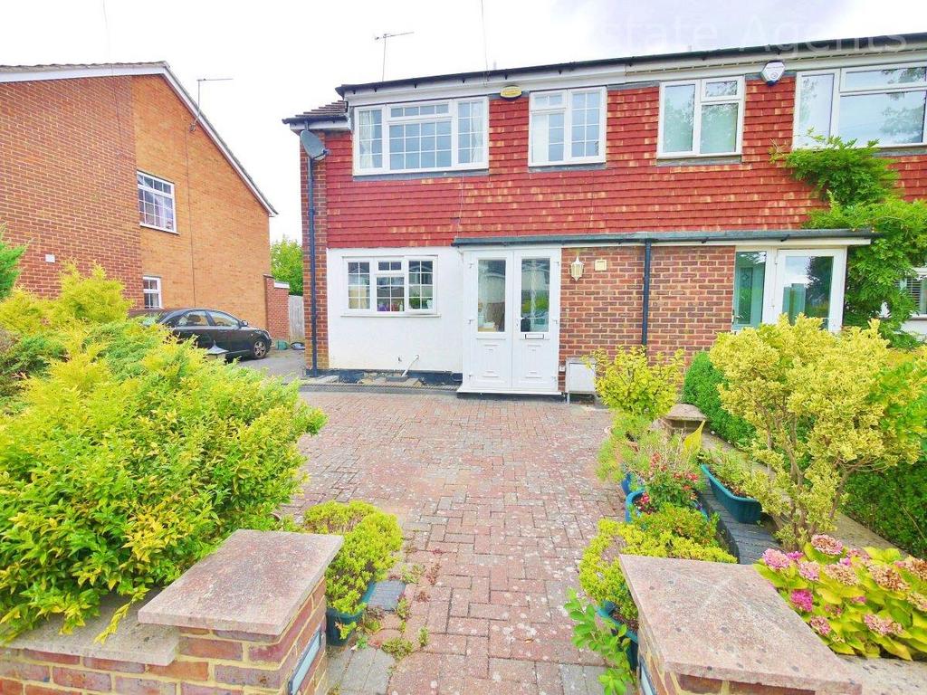 Foxfield Close, Northwood HA6 3 bed semidetached house to rent £