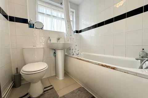 2 bedroom apartment to rent, Victoria Road, Ruislip, Middlesex, HA4