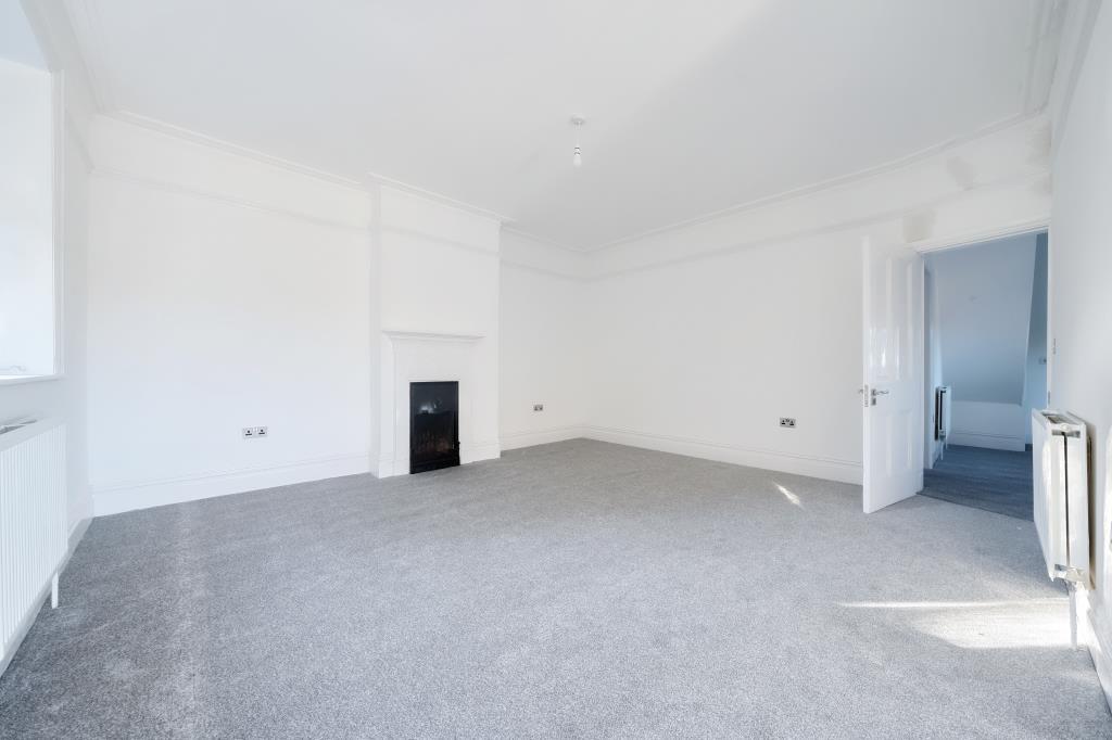 Banbury, Oxfordshire, OX16 4 bed semidetached house to rent £2,000