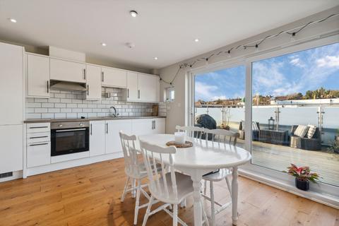 2 bedroom apartment to rent, Lakedale Court, Crayford, DA1