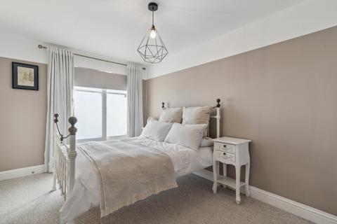 2 bedroom apartment to rent, Lakedale Court, Crayford, DA1