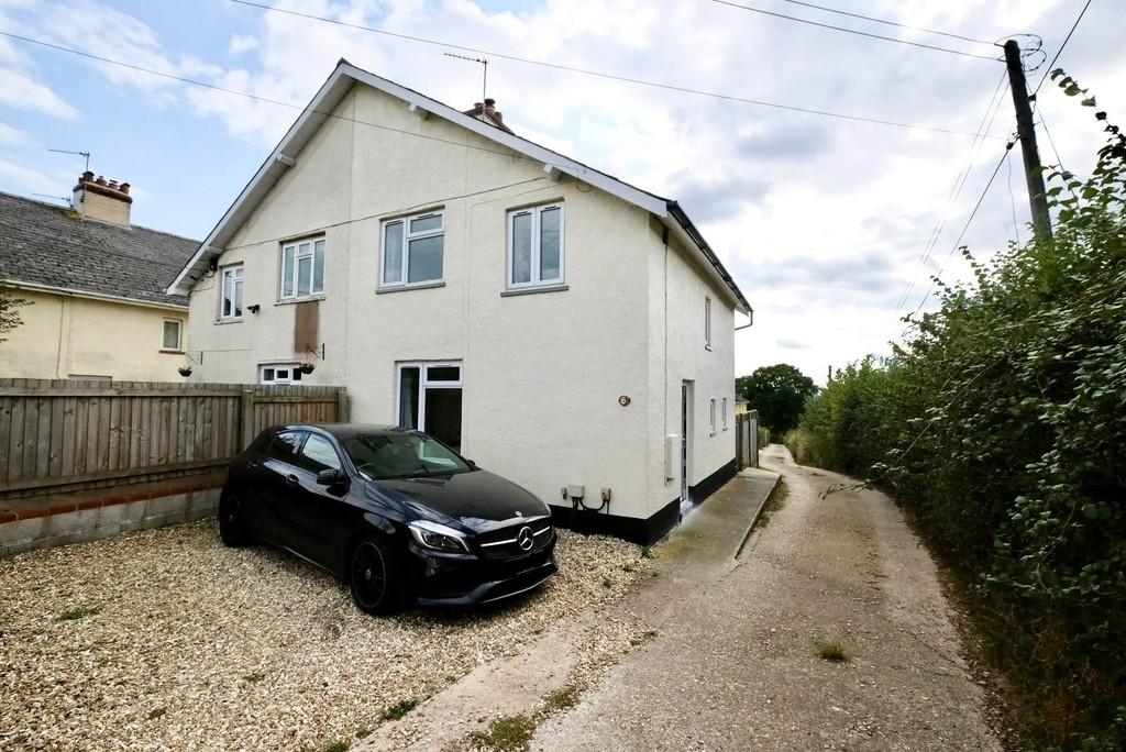 3 bed semidetached house for sale £285,000