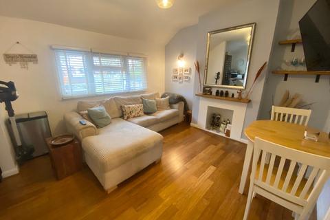 49b Ross Road, Wallington, SM6 8QP