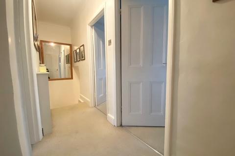 49b Ross Road, Wallington, SM6 8QP