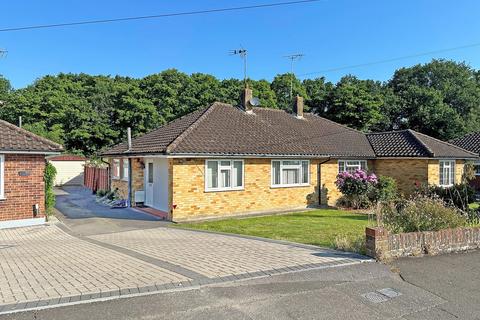 2 bedroom semi-detached bungalow to rent, Cootes Avenue, Horsham