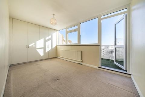 13 Lydney Close, London, SW19 6JN