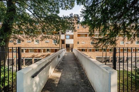 13 Lydney Close, London, SW19 6JN