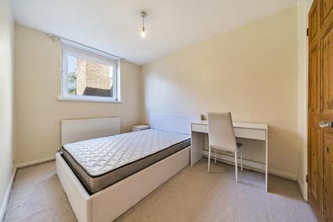 13 Lydney Close, London, SW19 6JN