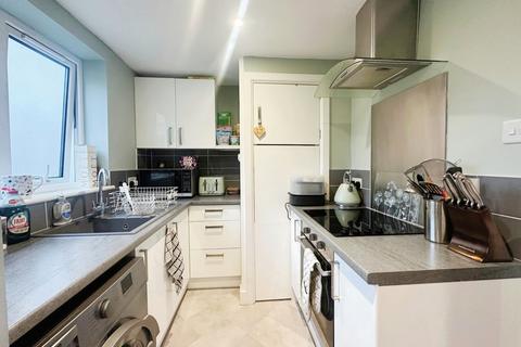 10 Avon Square, Upavon, Pewsey, SN9 6AD