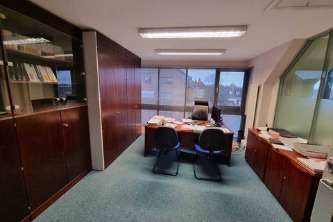 Office to rent - Wyllyotts Place, Potters Bar