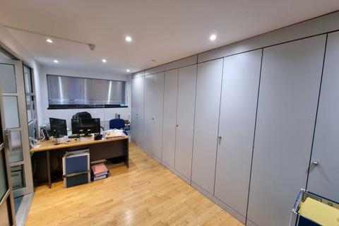 Office to rent - Wyllyotts Place, Potters Bar
