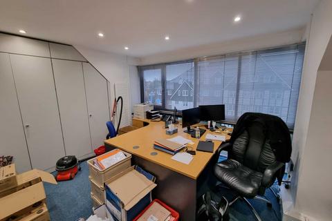 Office to rent - Wyllyotts Place, Potters Bar