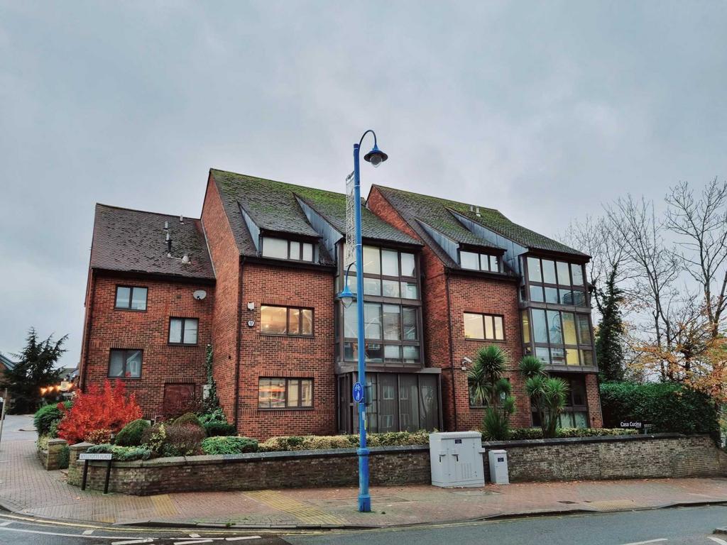 Wyllyotts Place, Potters Bar Office £1,385 pcm (£320 pw)