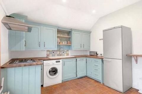 2 bedroom flat to rent, Oakhill Road, London