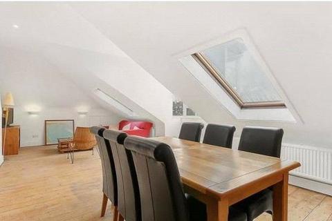 2 bedroom flat to rent, Oakhill Road, London