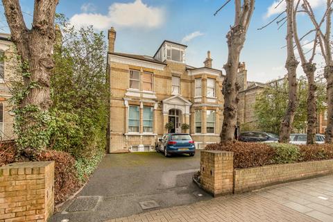 2 bedroom flat to rent, Oakhill Road, London