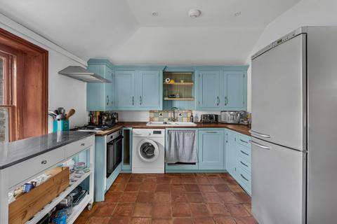 2 bedroom flat to rent, Oakhill Road, London