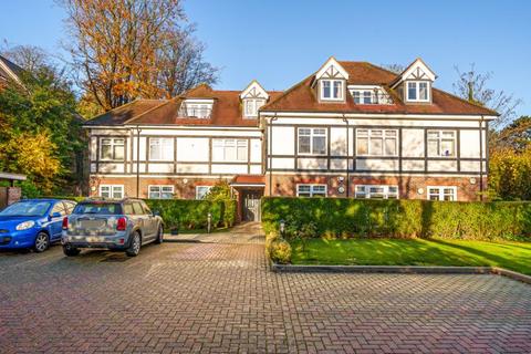 Flat 2, 4 Woodcote Valley Road, Purley, CR8 3AG