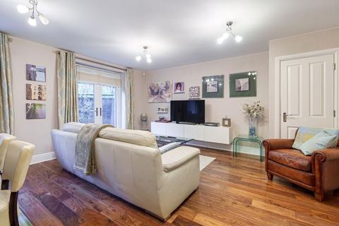 Flat 2, 4 Woodcote Valley Road, Purley, CR8 3AG