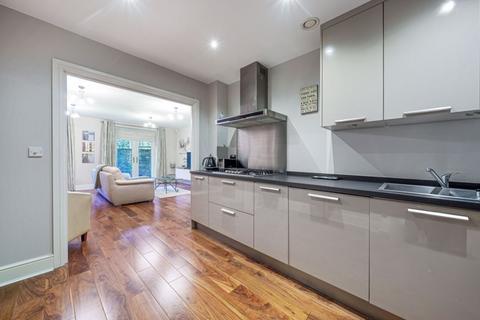 Flat 2, 4 Woodcote Valley Road, Purley, CR8 3AG