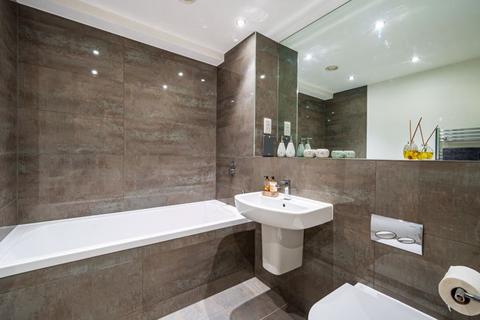Flat 2, 4 Woodcote Valley Road, Purley, CR8 3AG